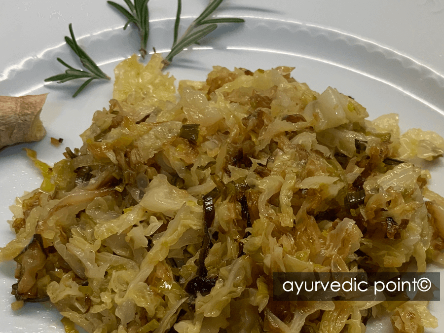 Verza stufata con zenzero e rosmarino | Ricetta ayurvedica vegetariana, Ayurvedic Point©, Milano