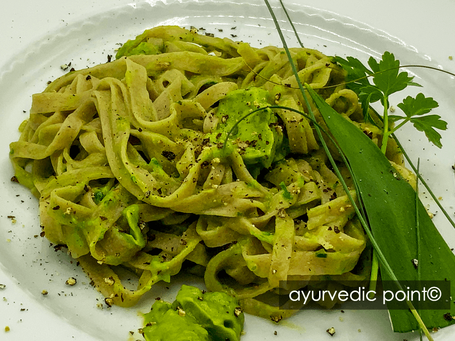 Ricetta ayurvedica pesto di avocado e erbe aromatiche | Ayurvedic Point©, Milano