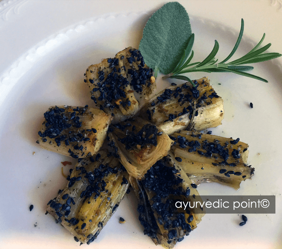 porri gratinati con sesamo nero, ricetta ayurvedica (vegetariana) per kapha e vata