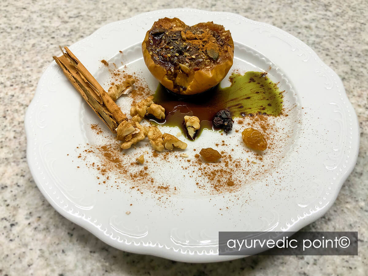 Barchette di mela speziate alle 3 uve | Ayurvedic Point©, Milano