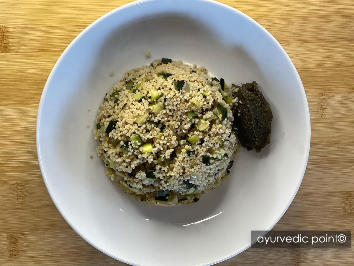 Cous cous con zucchine e pesto di basilico e menta | Ayurvedic Point©, Milano