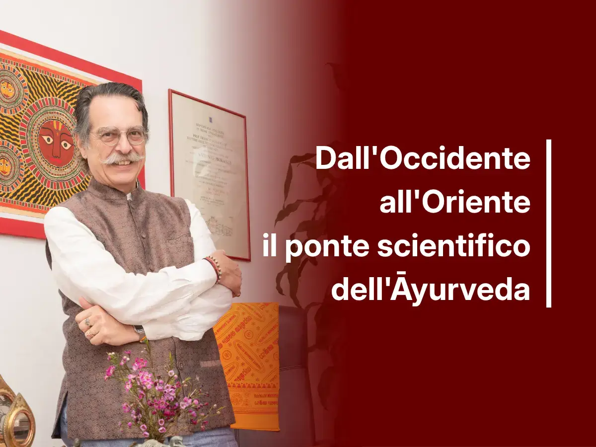 Dr. Antonio Morandi, medico neurologo e fondatore di Ayurvedic Point, davanti a un'opera d'arte indiana - Dall'Occidente all'Oriente il ponte scientifico dell'Āyurveda | Ayurvedic Point©