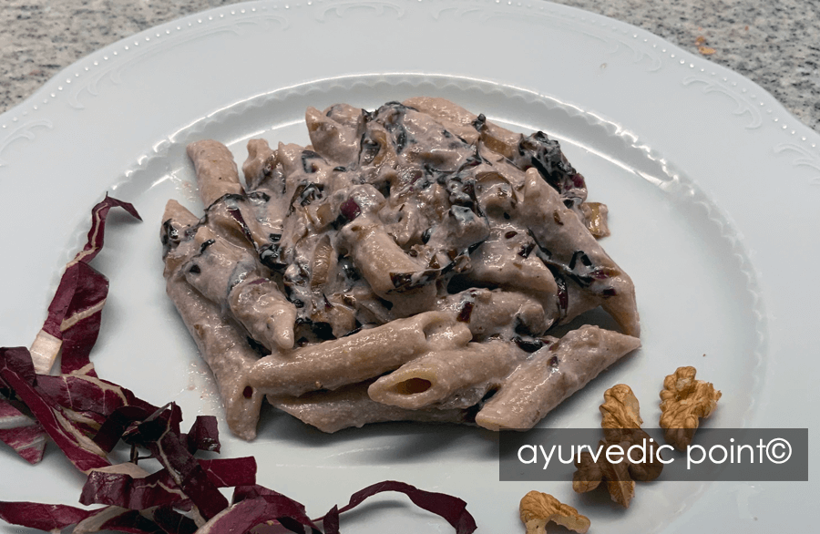 Penne radicchio ricotta noci - ricetta ayurvedica vegetariana novembre | Ayurvedic Point©, Milano