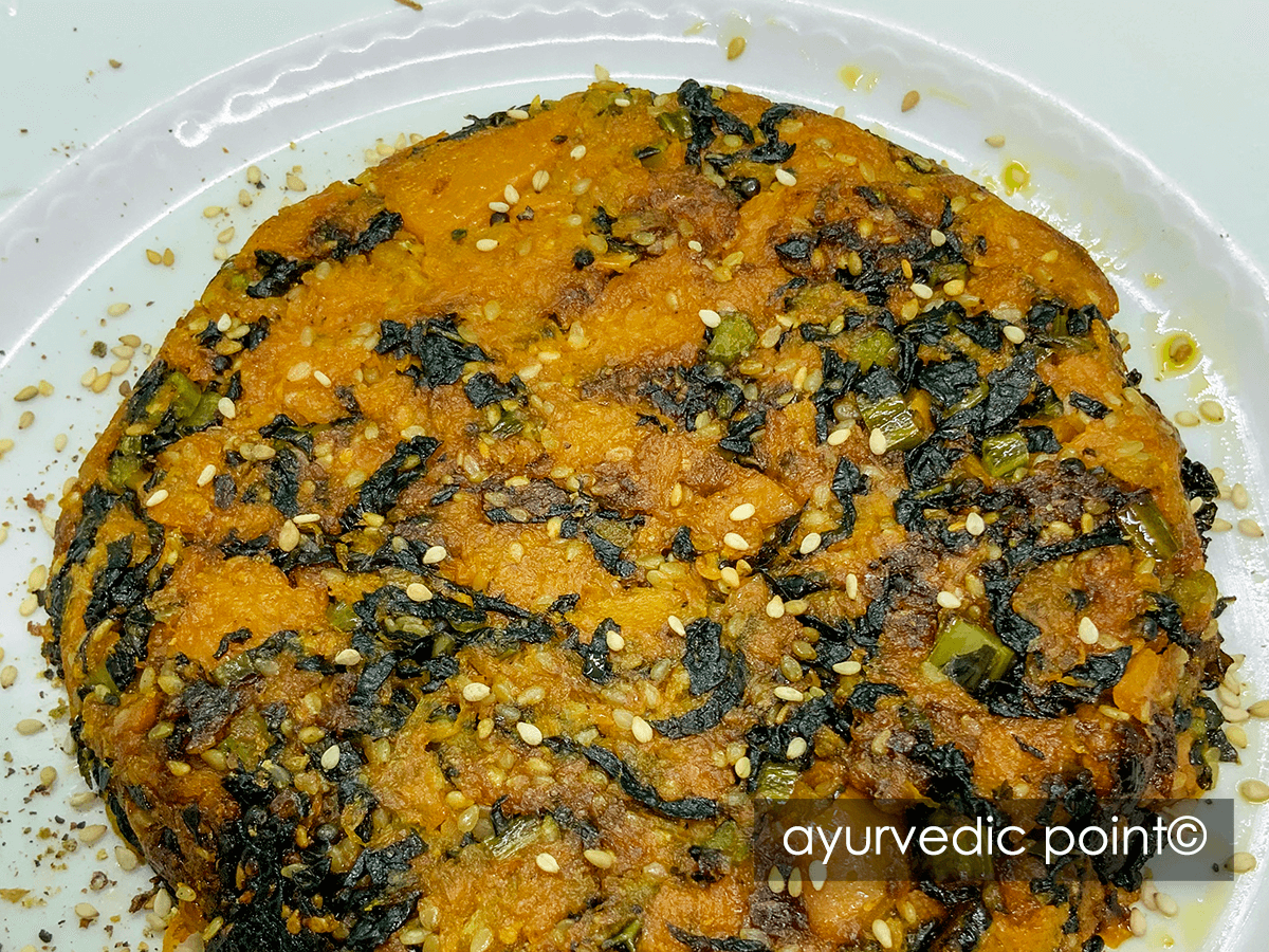 Tortino di zucca, cavolo nero e sesamo - Ricetta ayurvedica vegetariana  | Ayurvedic Point©, Milano