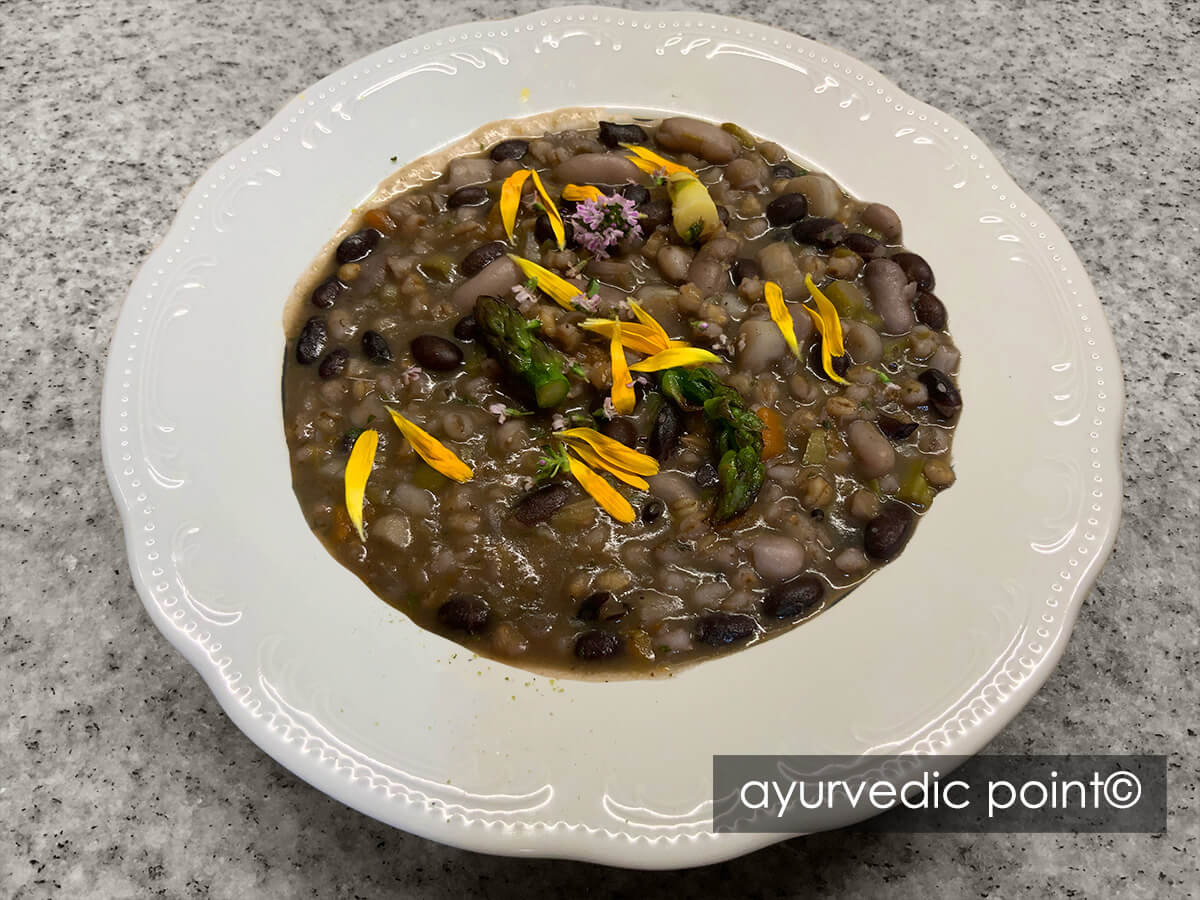 Zuppa Di Asparagi E Fagioli Alle Spezie Dolci - Ricetta Ayurvedica Vegetariana Primaverile | Ayurvedic Point©, Milano