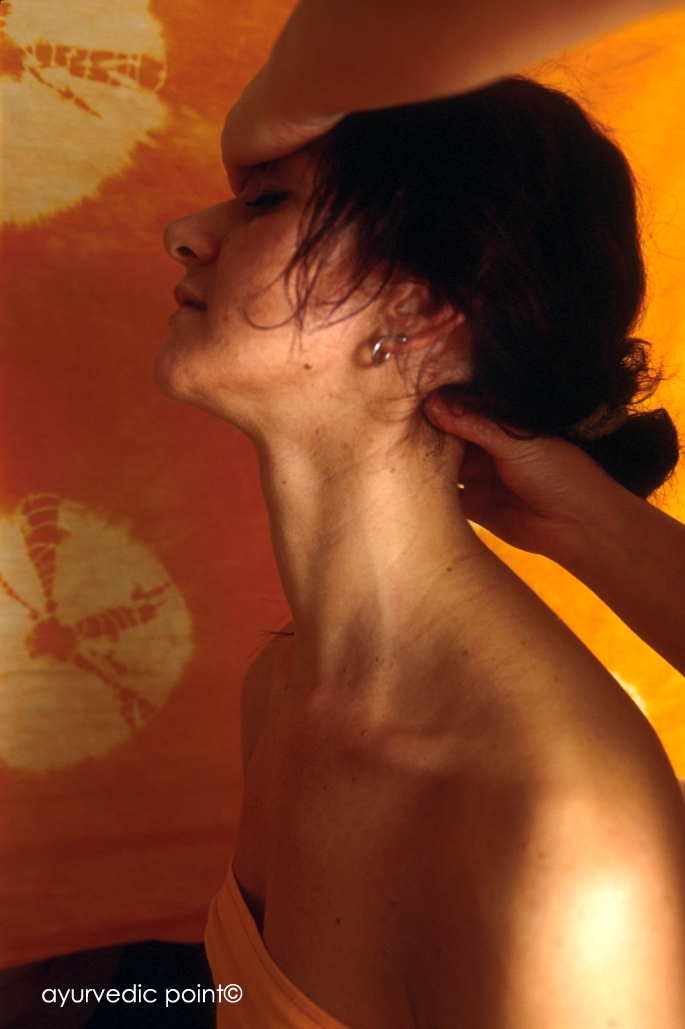GRĪVĀ ABHYAṄGA - Trattamento ayurvedico per la zona cervicale | Ayurvedic Point©, Centro Ayurvedico, Milano
