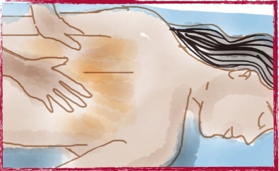 Trattamento purificante GHARṢAṆA con guanti di seta grezza | Ayurvedic Point©, Milano