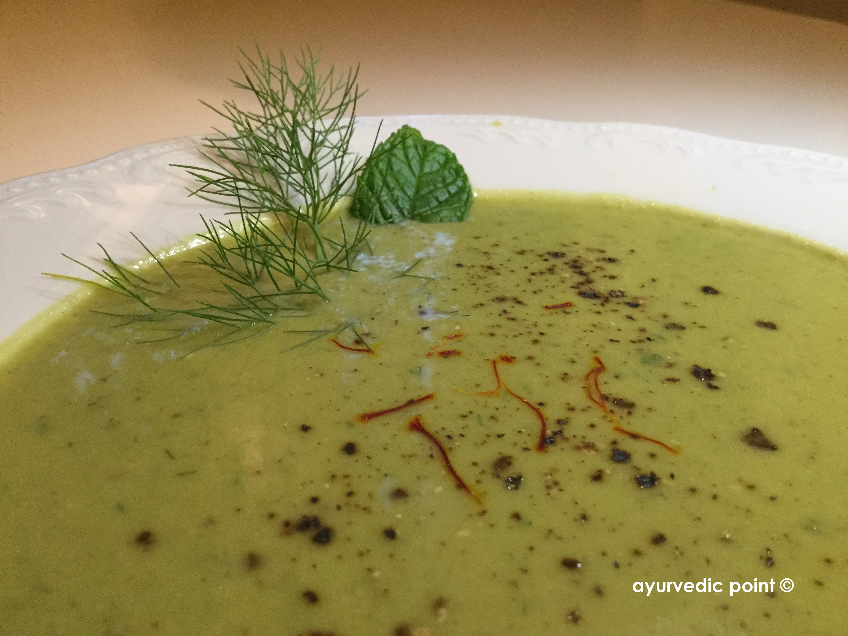Vellutata di piselli cocco ricetta ayurvedica vegetariana | Ayurvedic Point©, Milano