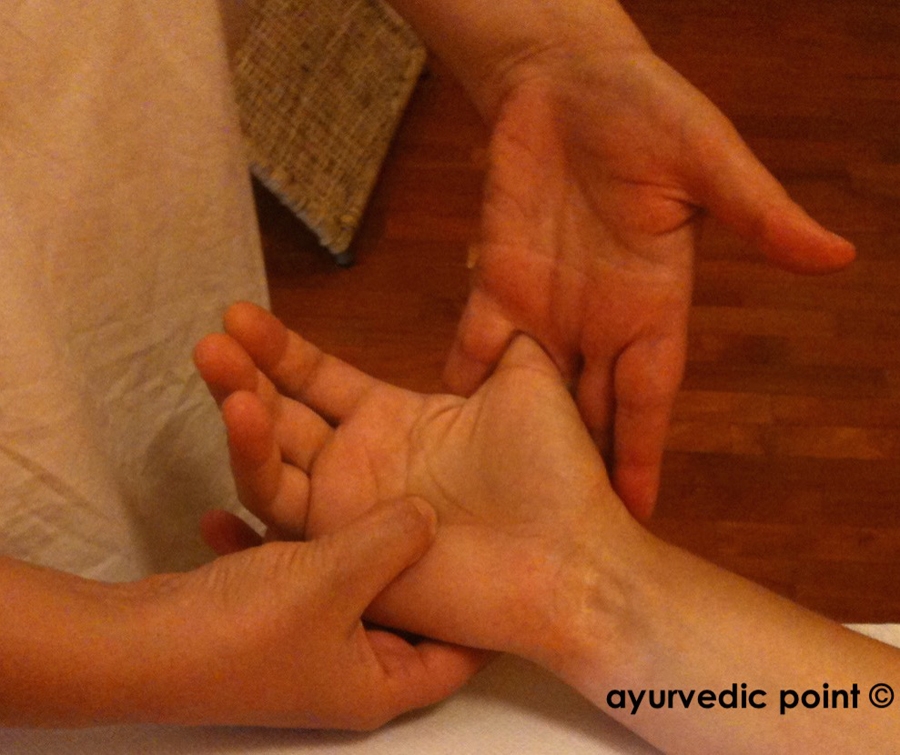 HASTA ABHYAṄGA - Trattamento ayurvedico alle mani | Ayurvedic Point©, Centro Āyurveda, Milano
